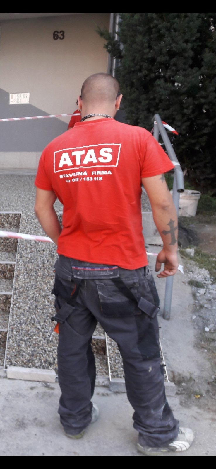 Pracovník ATAS Group pri realizácii